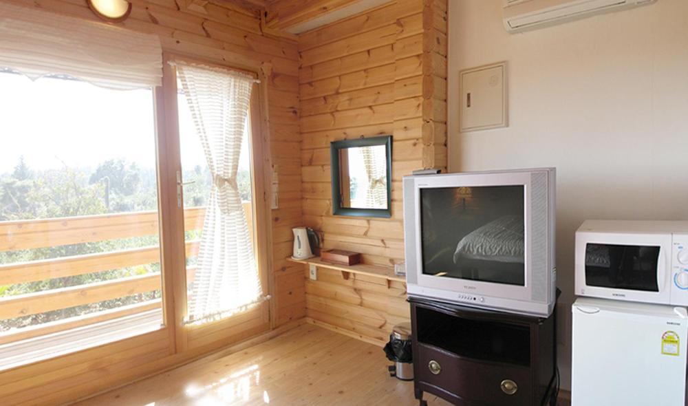 Breakfast At Tiffany'S Pension Seogwipo-stad Kamer foto