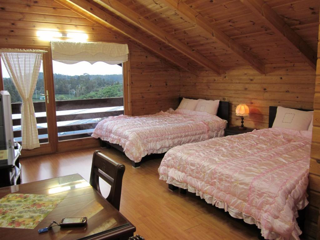 Breakfast At Tiffany'S Pension Seogwipo-stad Kamer foto