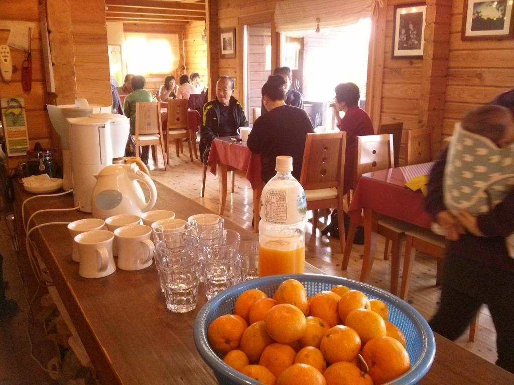 Breakfast At Tiffany'S Pension Seogwipo-stad Kamer foto
